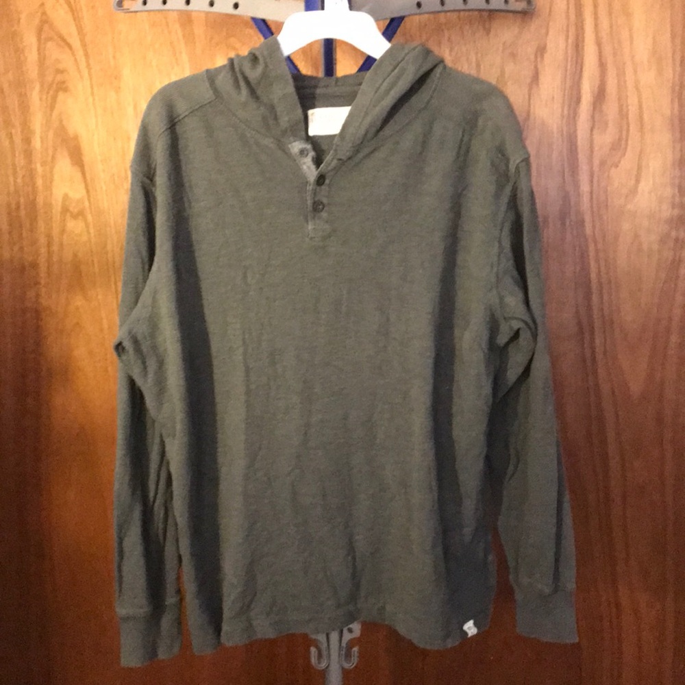 Men’s hooded long sleeve tee.